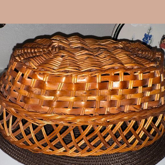 Vintage Handwoven Oval Wicker Basket – Rustic Farmhouse Bread Fruit Bowl Decor - Picture 6 of 9